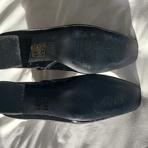 Black boots - Picture 5 of 6